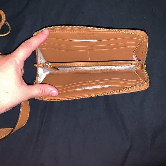 Michael Kors - tan leather bag and wallet set - Picture 7 of 9